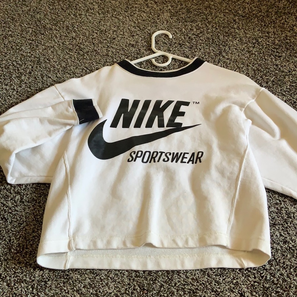 Cropped crew neck